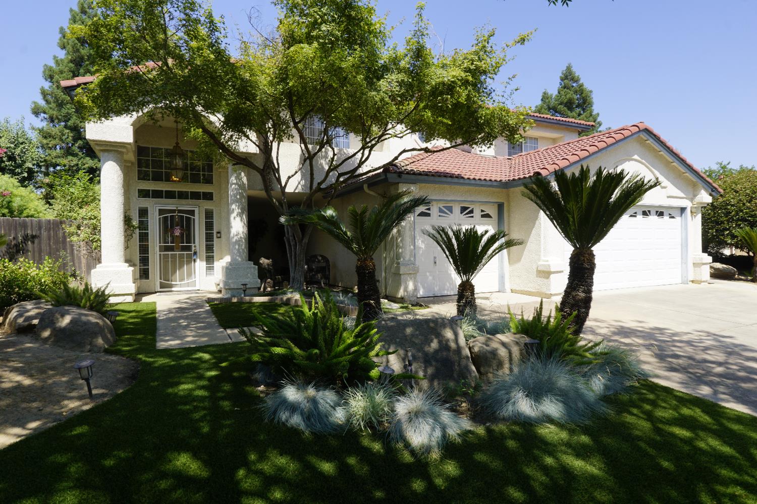 742 N Marion Ave, Clovis, CA 93611