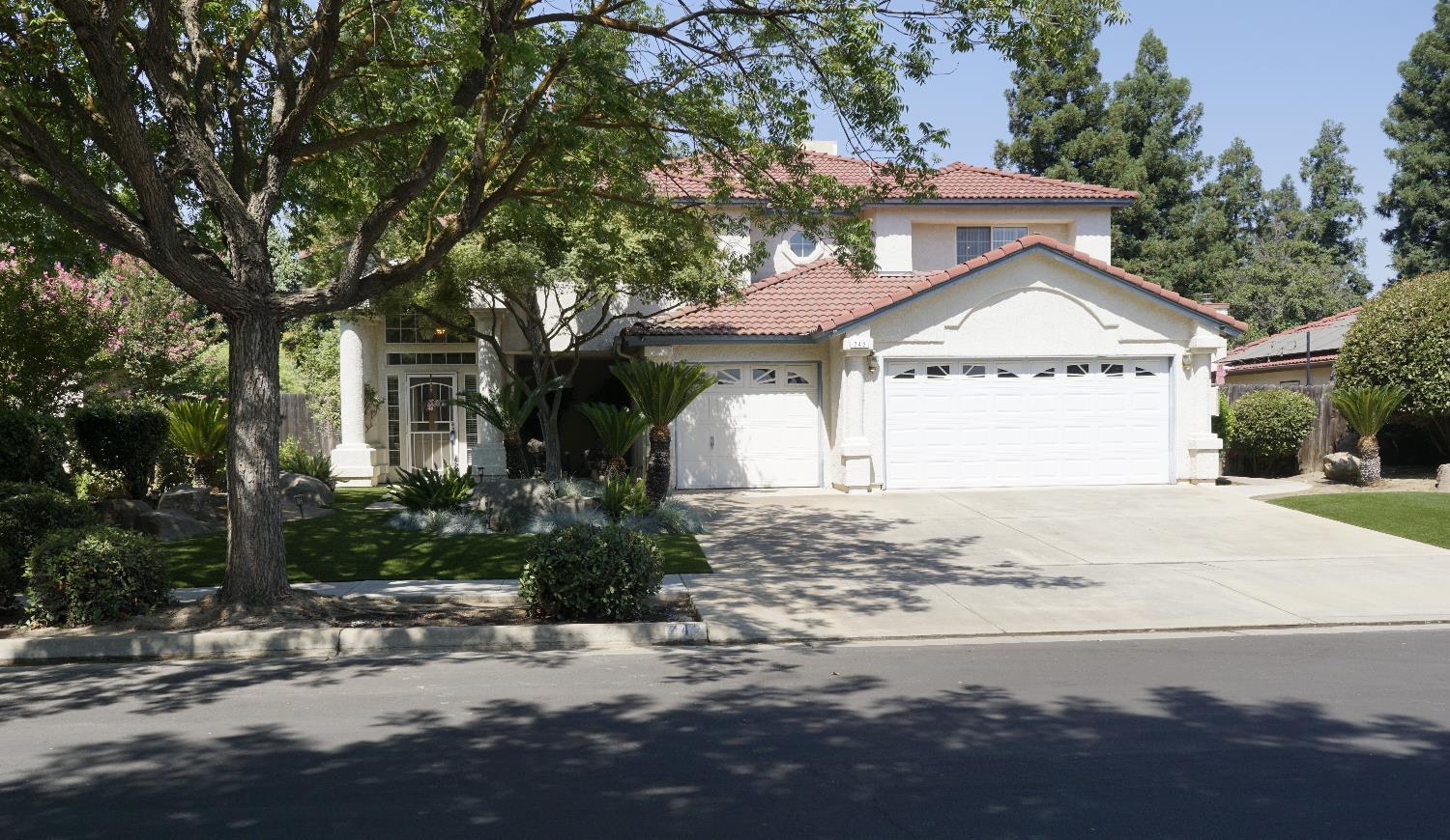 742 N Marion Ave, Clovis, CA 93611