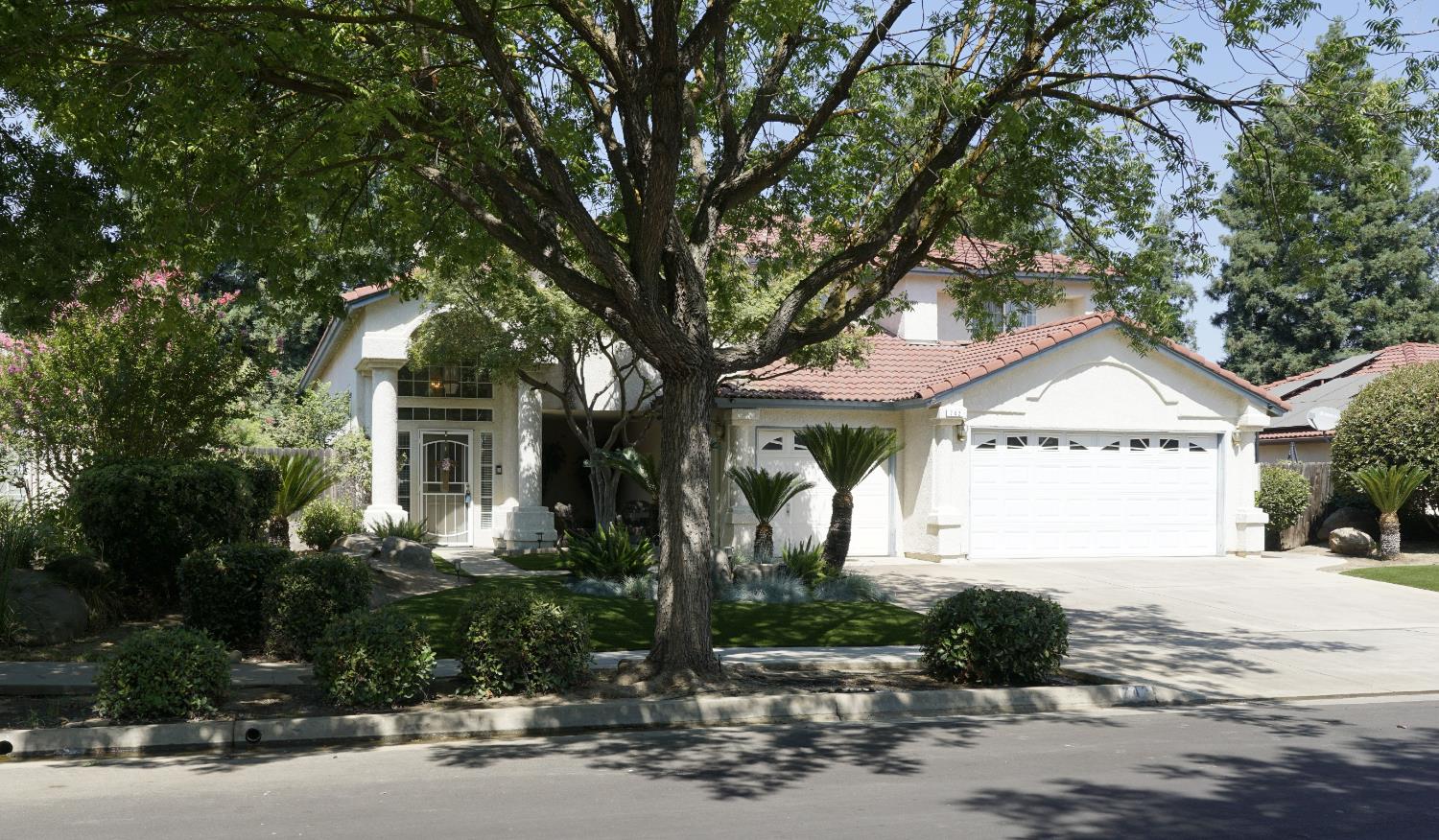 742 N Marion Ave, Clovis, CA 93611