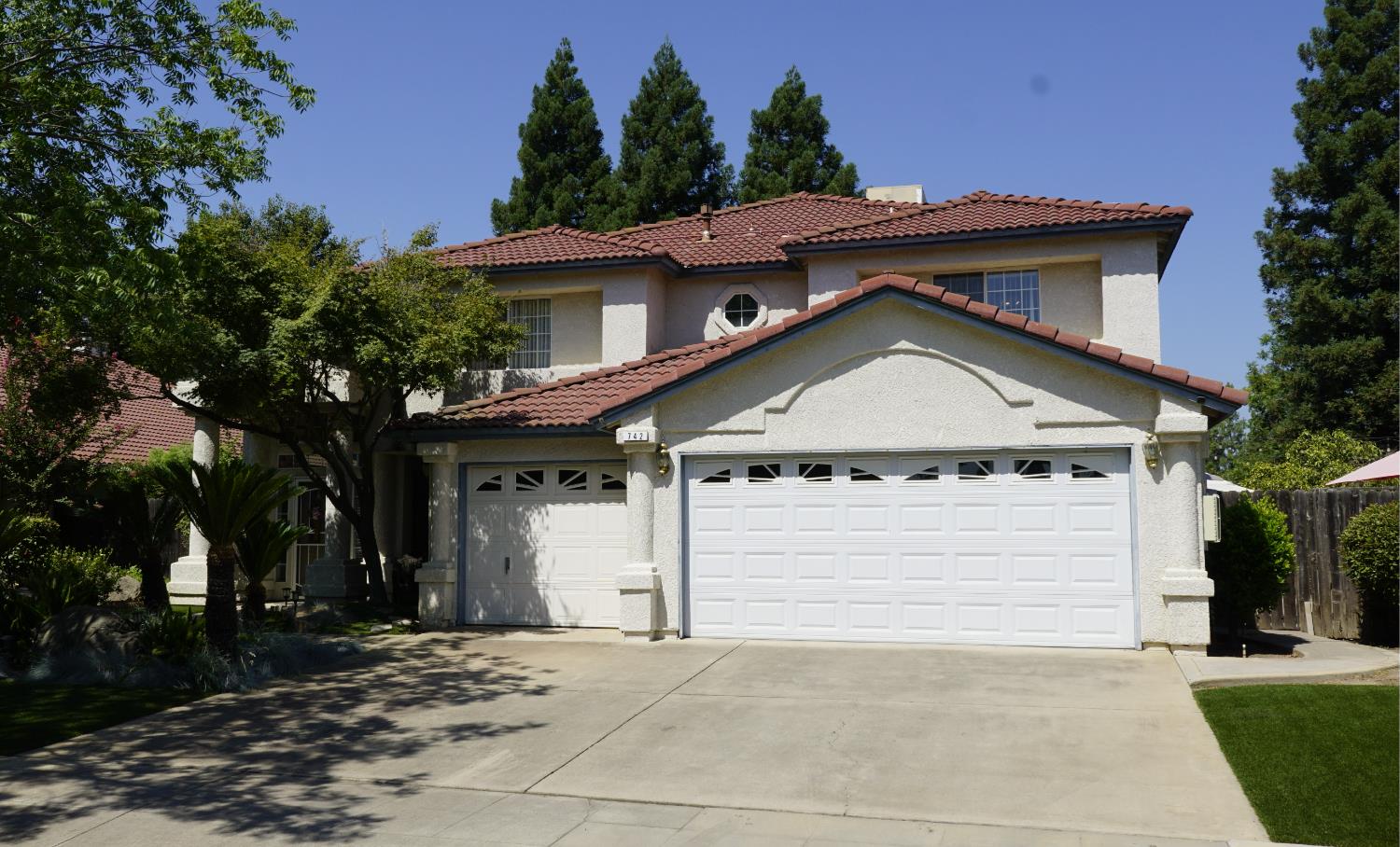 742 N Marion Ave, Clovis, CA 93611
