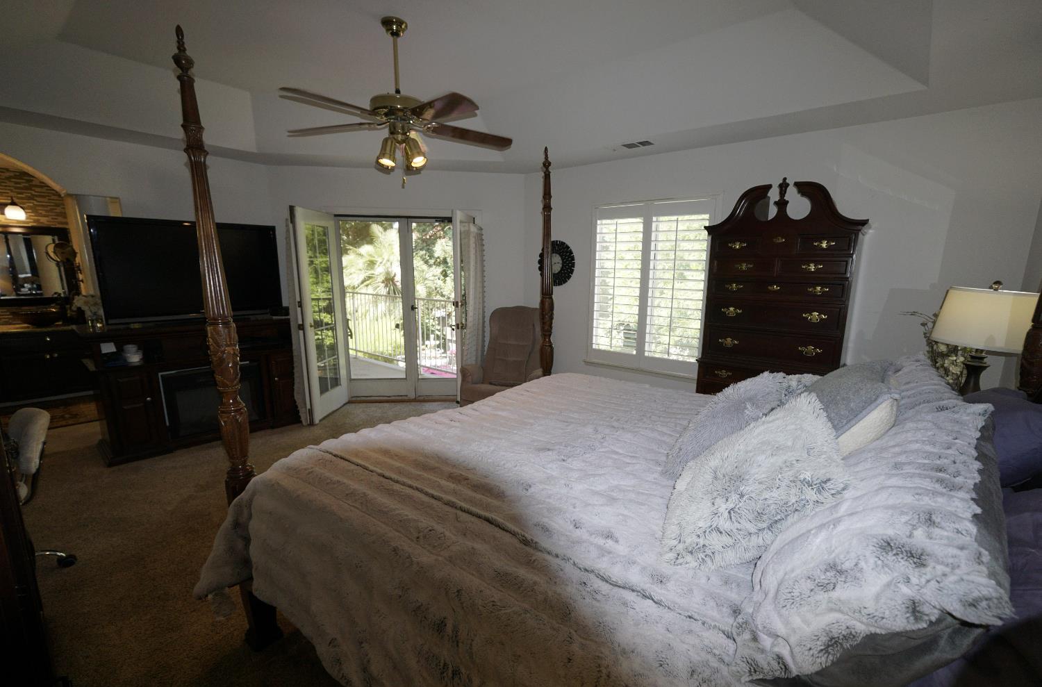 742 N Marion Ave, Clovis, CA 93611
