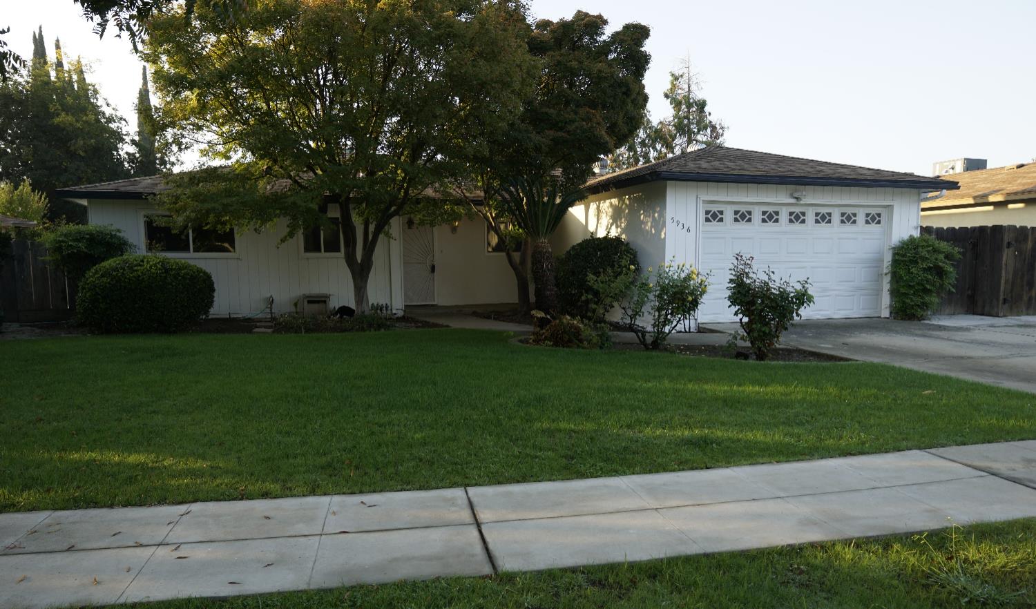 5936 E Lansing Way, Fresno, CA 93727