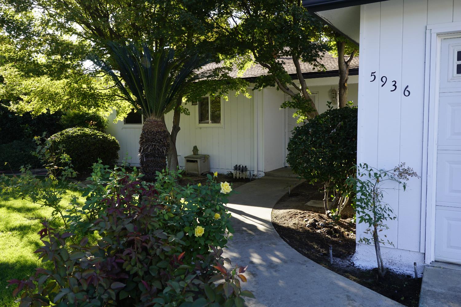5936 E Lansing Way, Fresno, CA 93727
