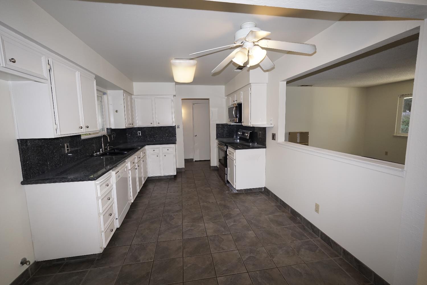 5936 E Lansing Way, Fresno, CA 93727