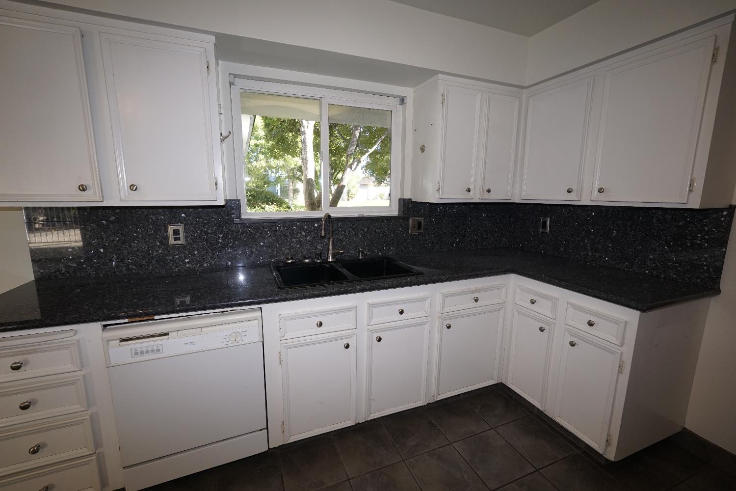 5936 E Lansing Way, Fresno, CA 93727