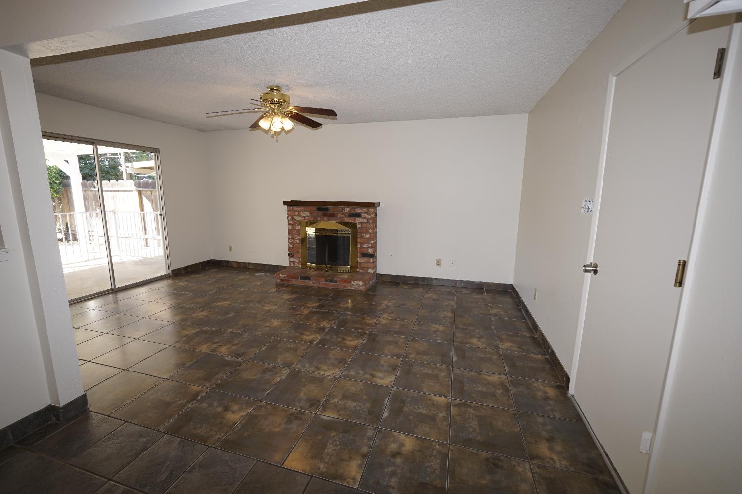 5936 E Lansing Way, Fresno, CA 93727