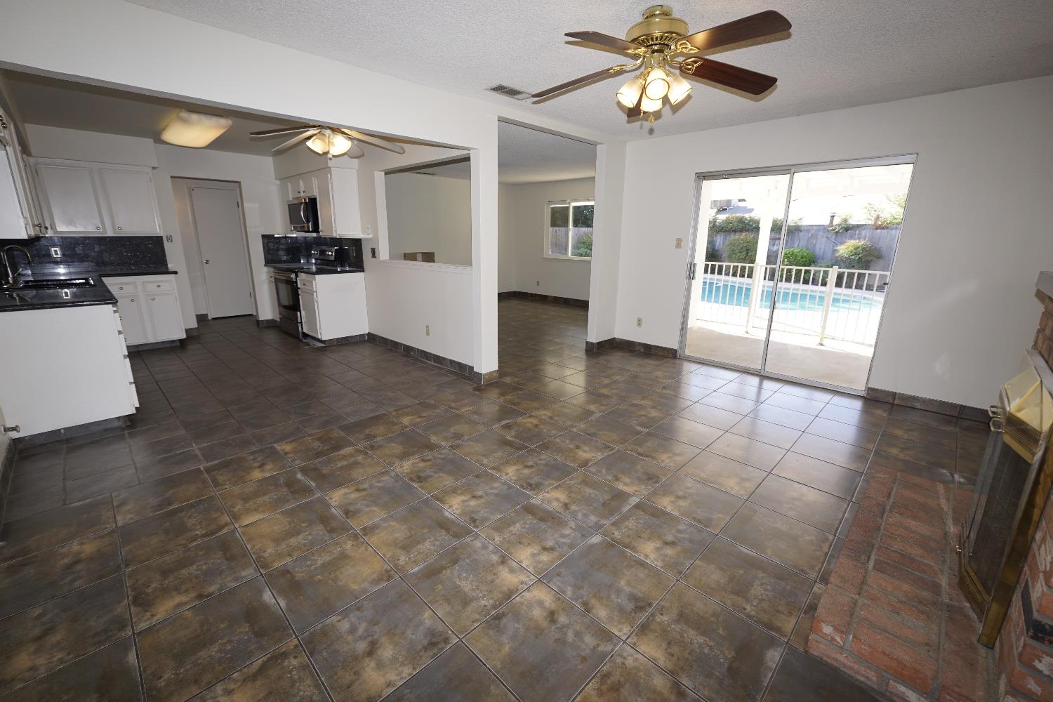 5936 E Lansing Way, Fresno, CA 93727