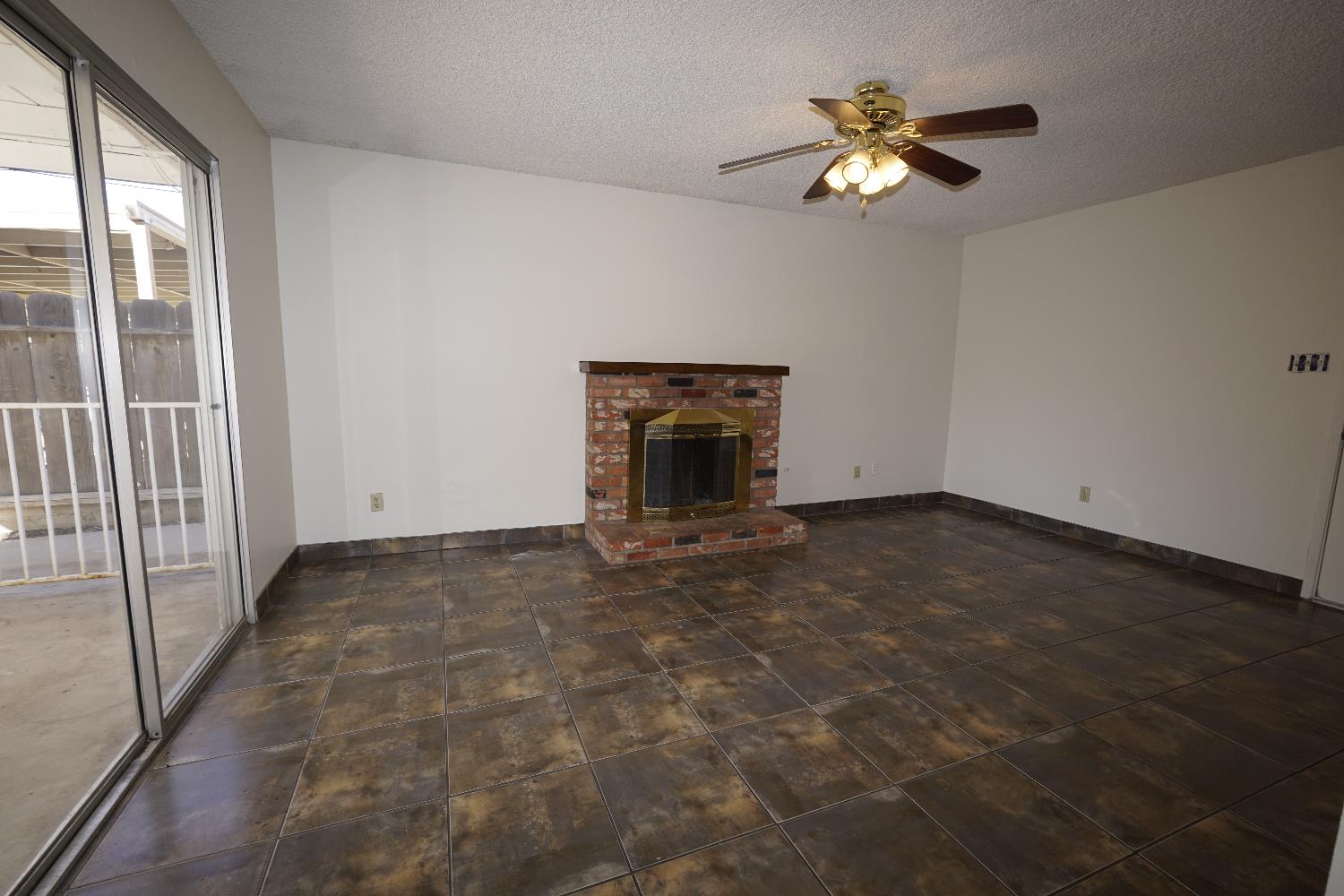 5936 E Lansing Way, Fresno, CA 93727