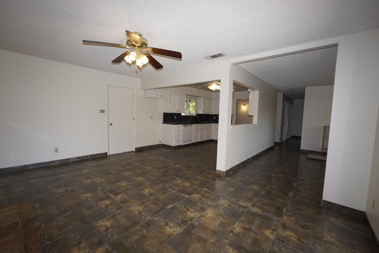 5936 E Lansing Way, Fresno, CA 93727