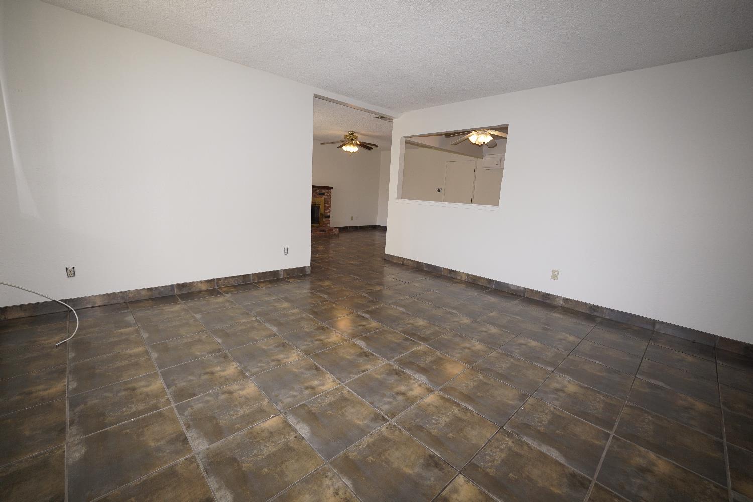 5936 E Lansing Way, Fresno, CA 93727