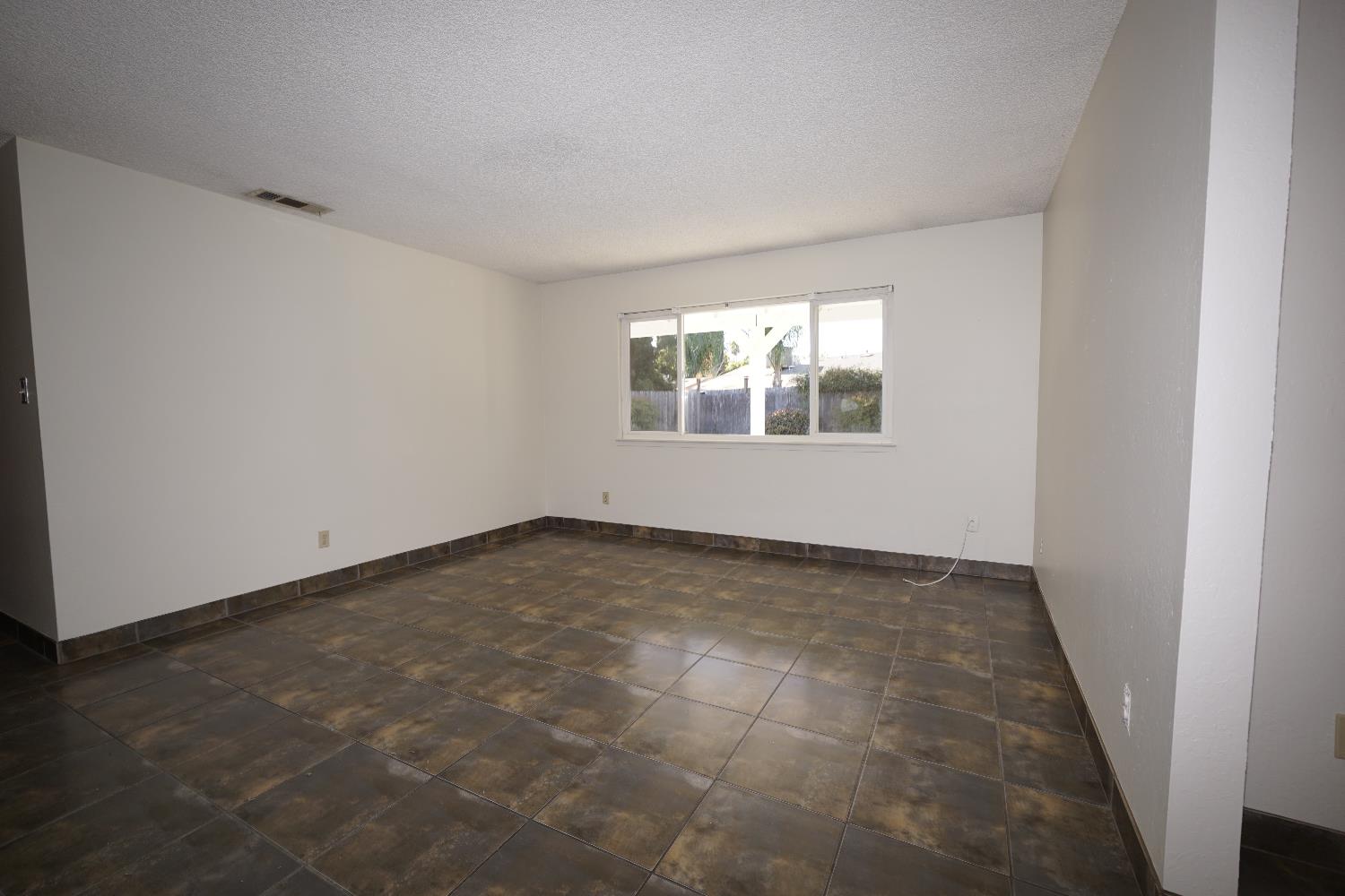 5936 E Lansing Way, Fresno, CA 93727