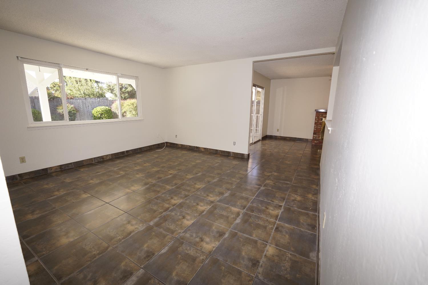 5936 E Lansing Way, Fresno, CA 93727