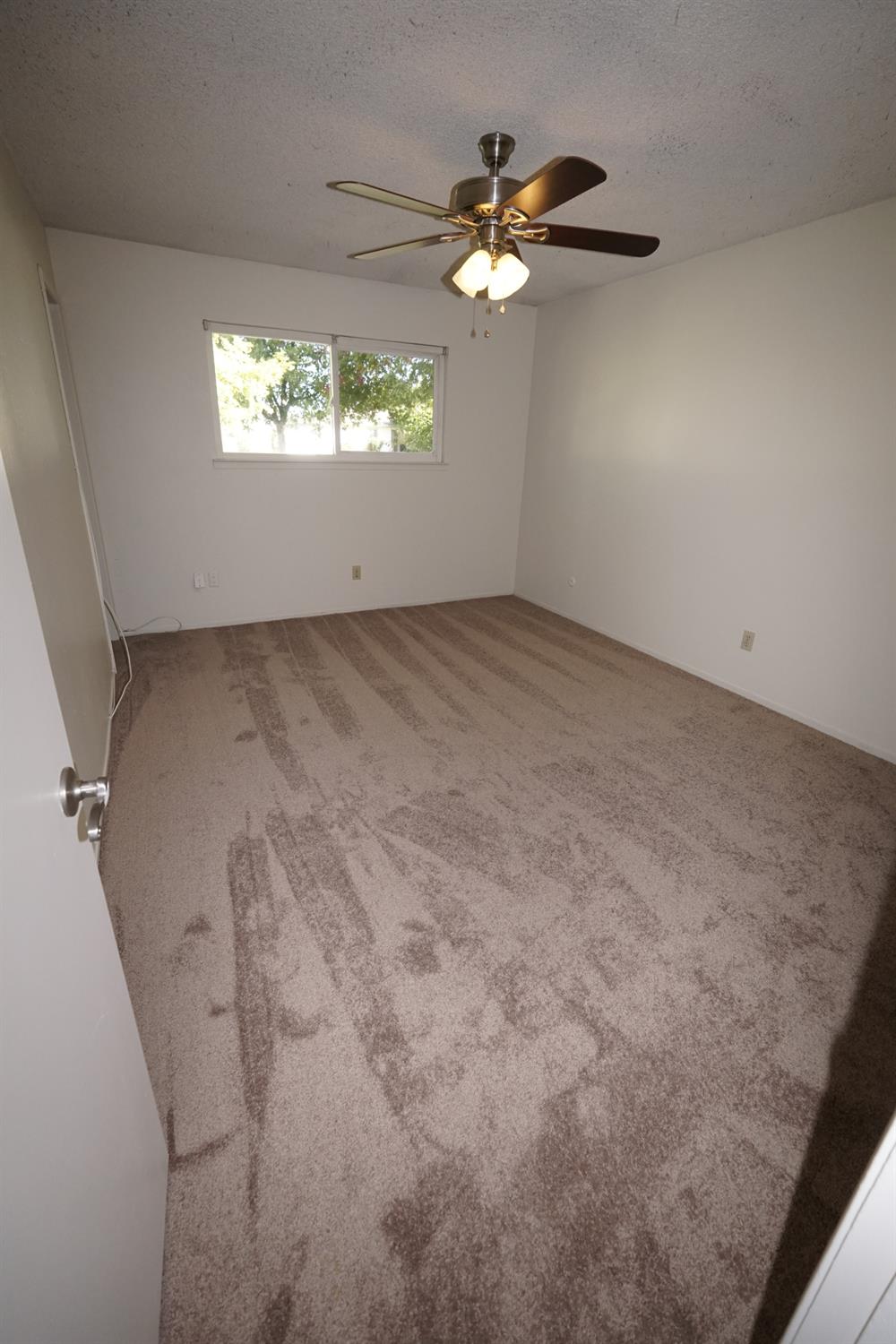 5936 E Lansing Way, Fresno, CA 93727