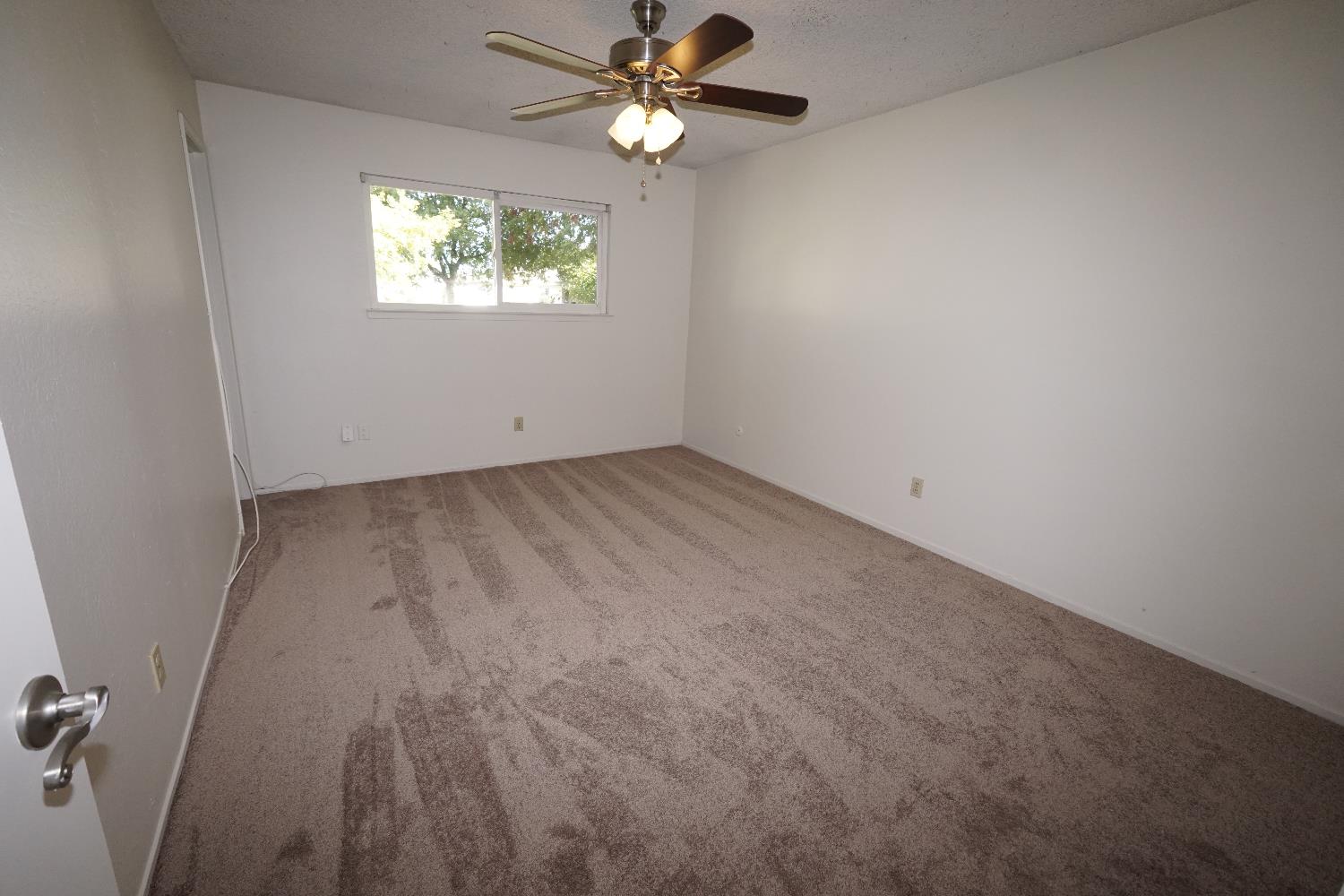 5936 E Lansing Way, Fresno, CA 93727