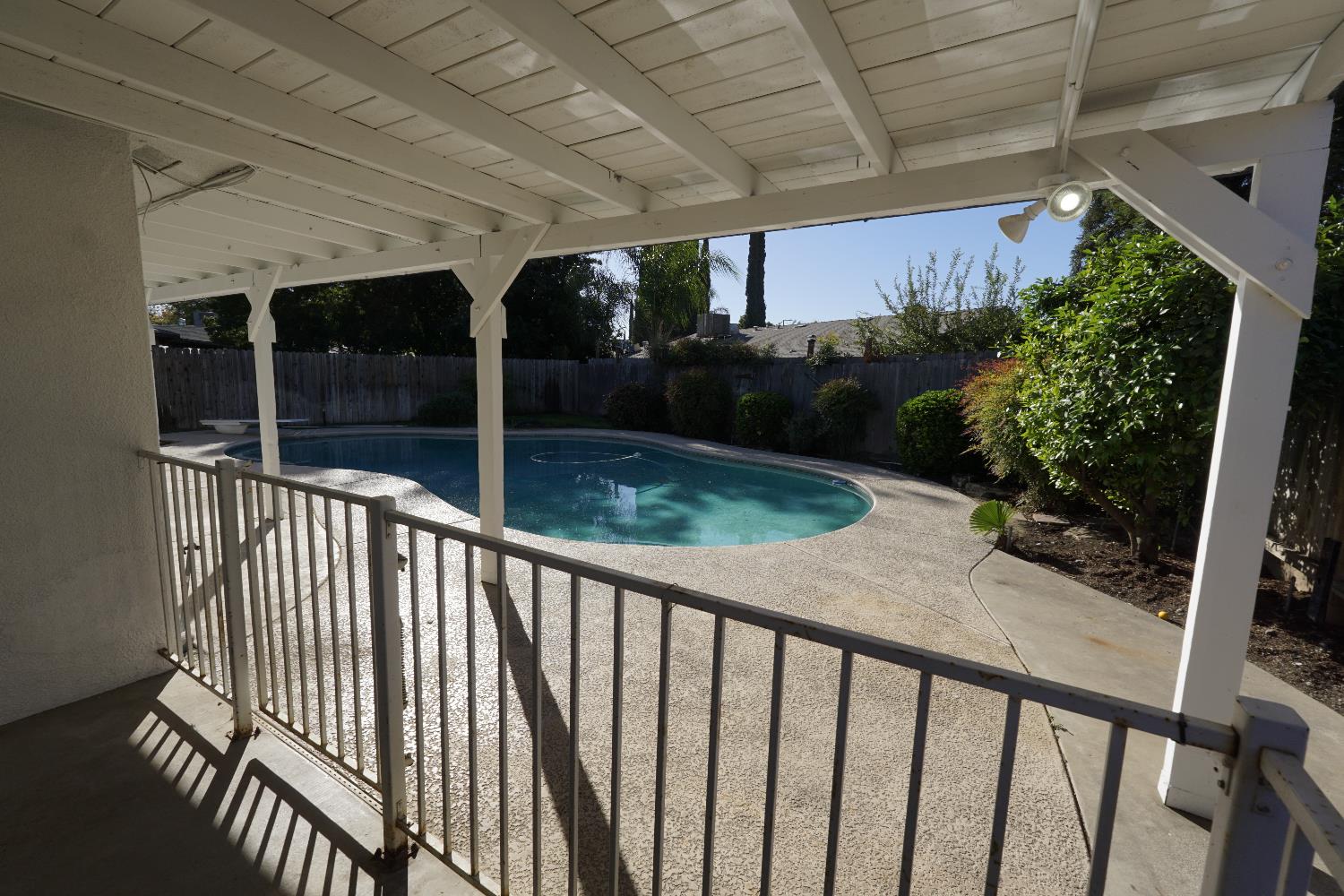 5936 E Lansing Way, Fresno, CA 93727