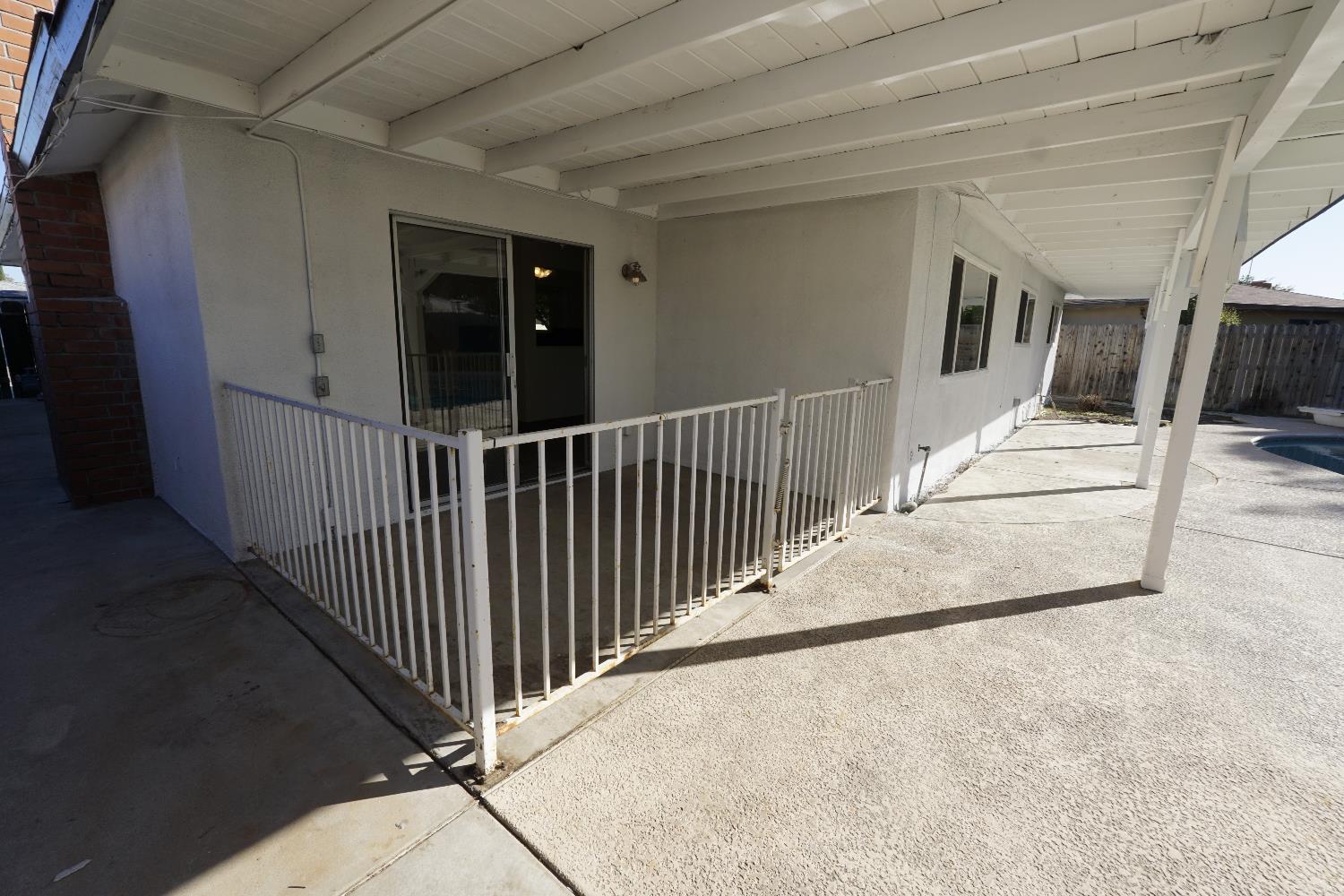 5936 E Lansing Way, Fresno, CA 93727