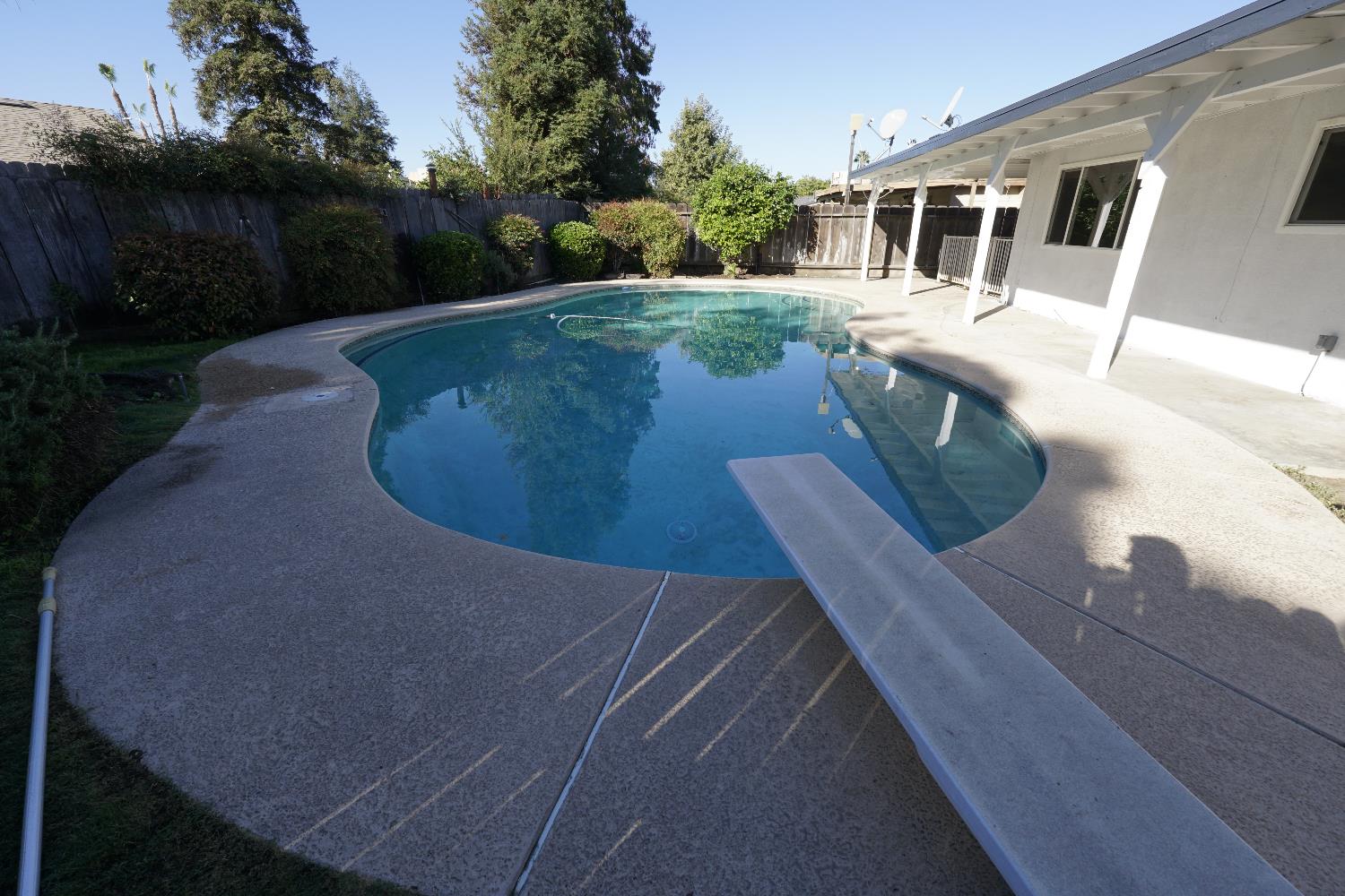 5936 E Lansing Way, Fresno, CA 93727