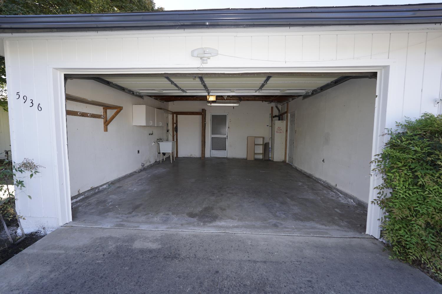 5936 E Lansing Way, Fresno, CA 93727