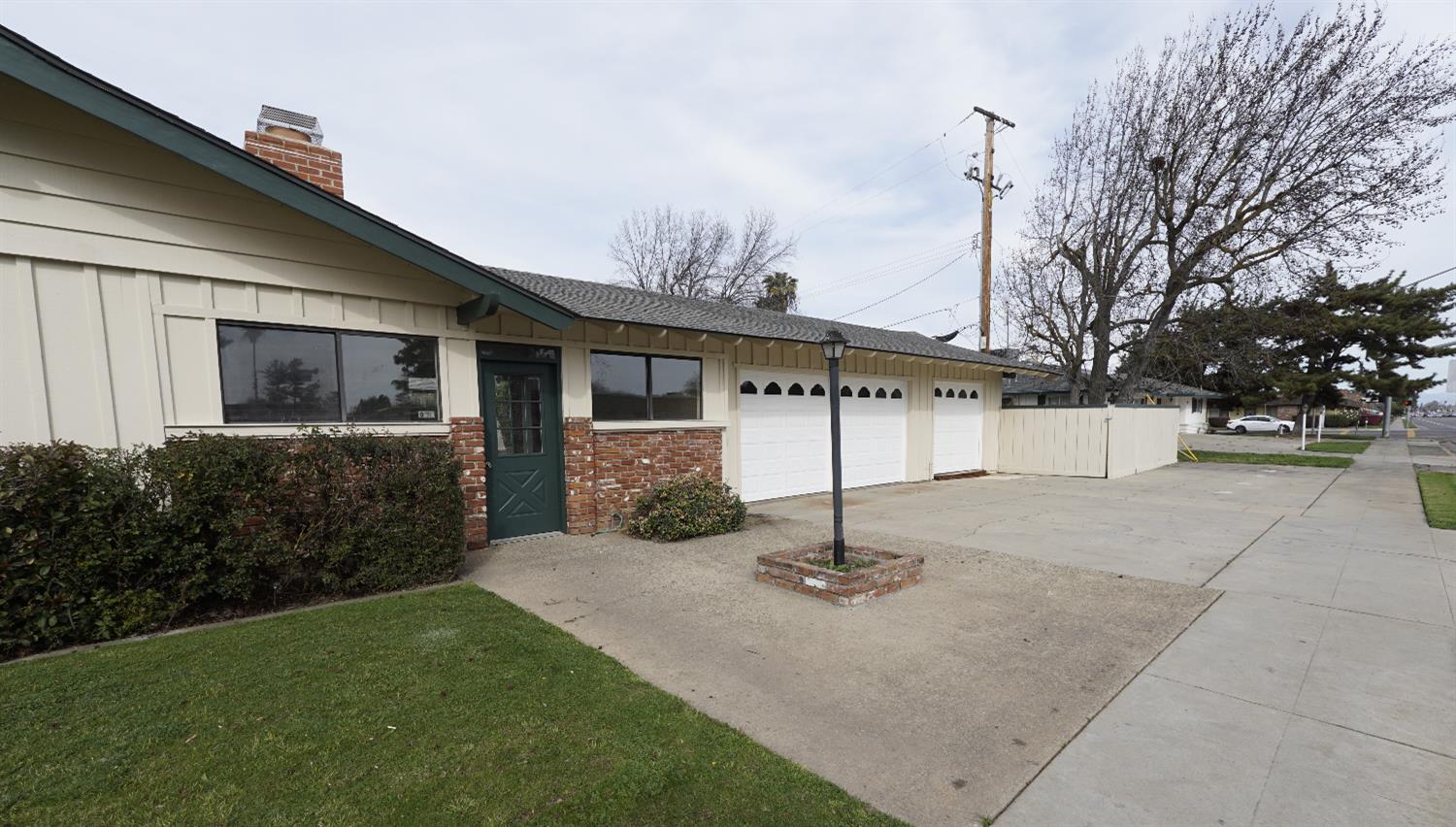 6016 N Nantucket Ave, Fresno, CA 93704