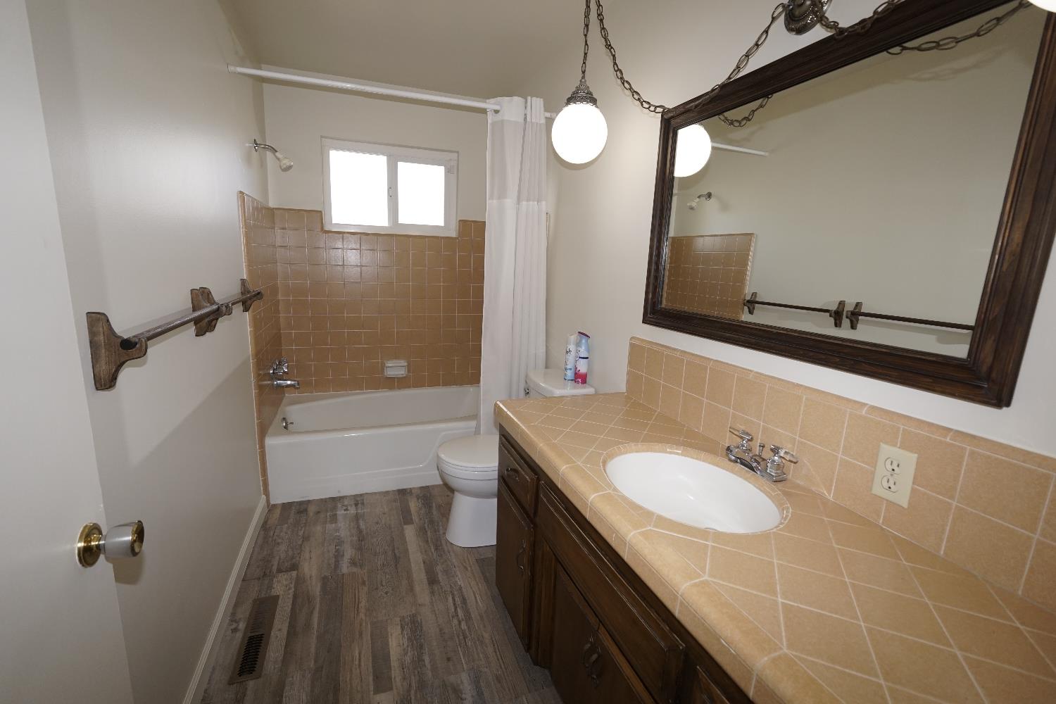 6016 N Nantucket Ave, Fresno, CA 93704