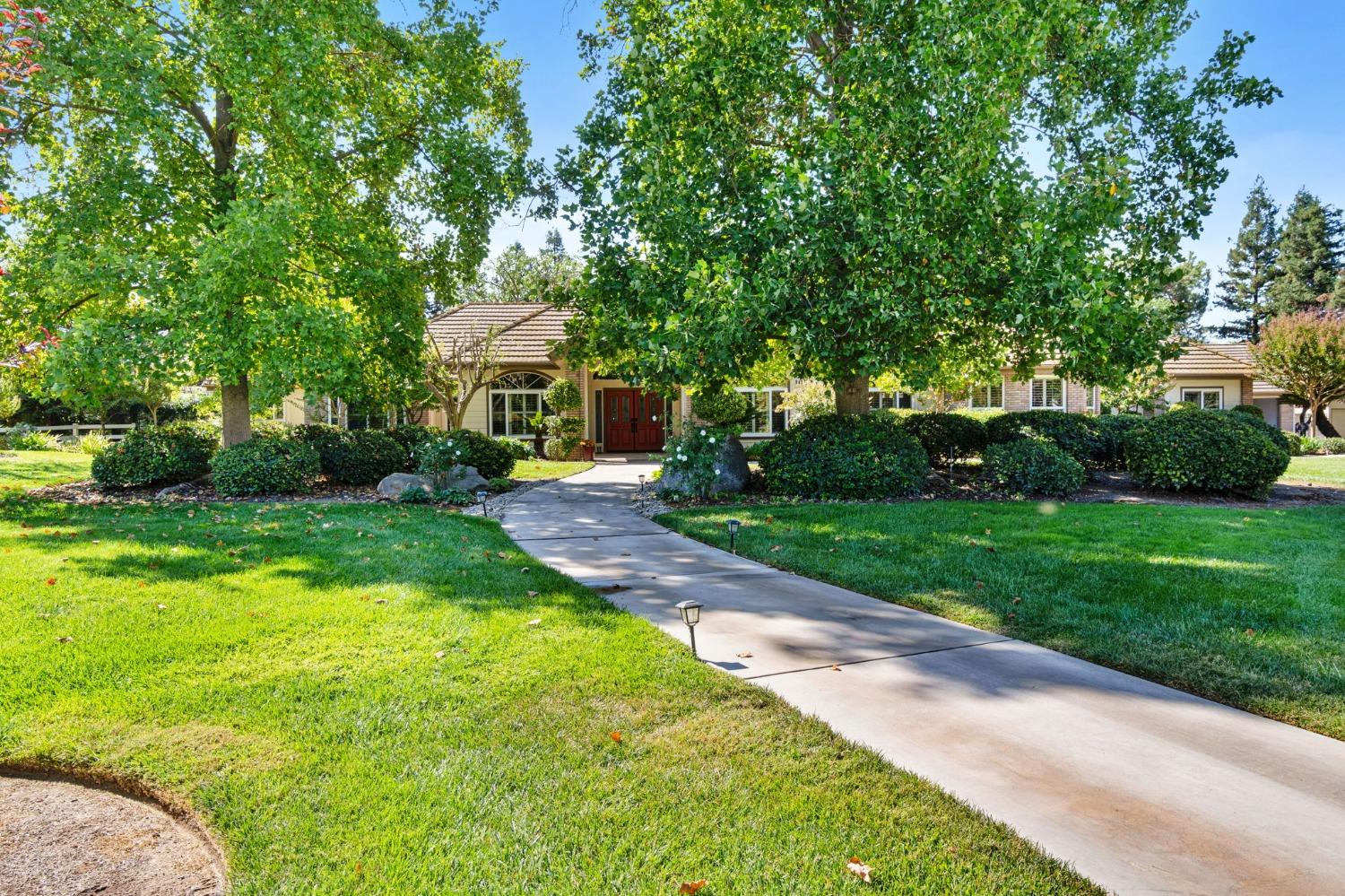 10595 E San Felipe Ave, Clovis, CA 93619