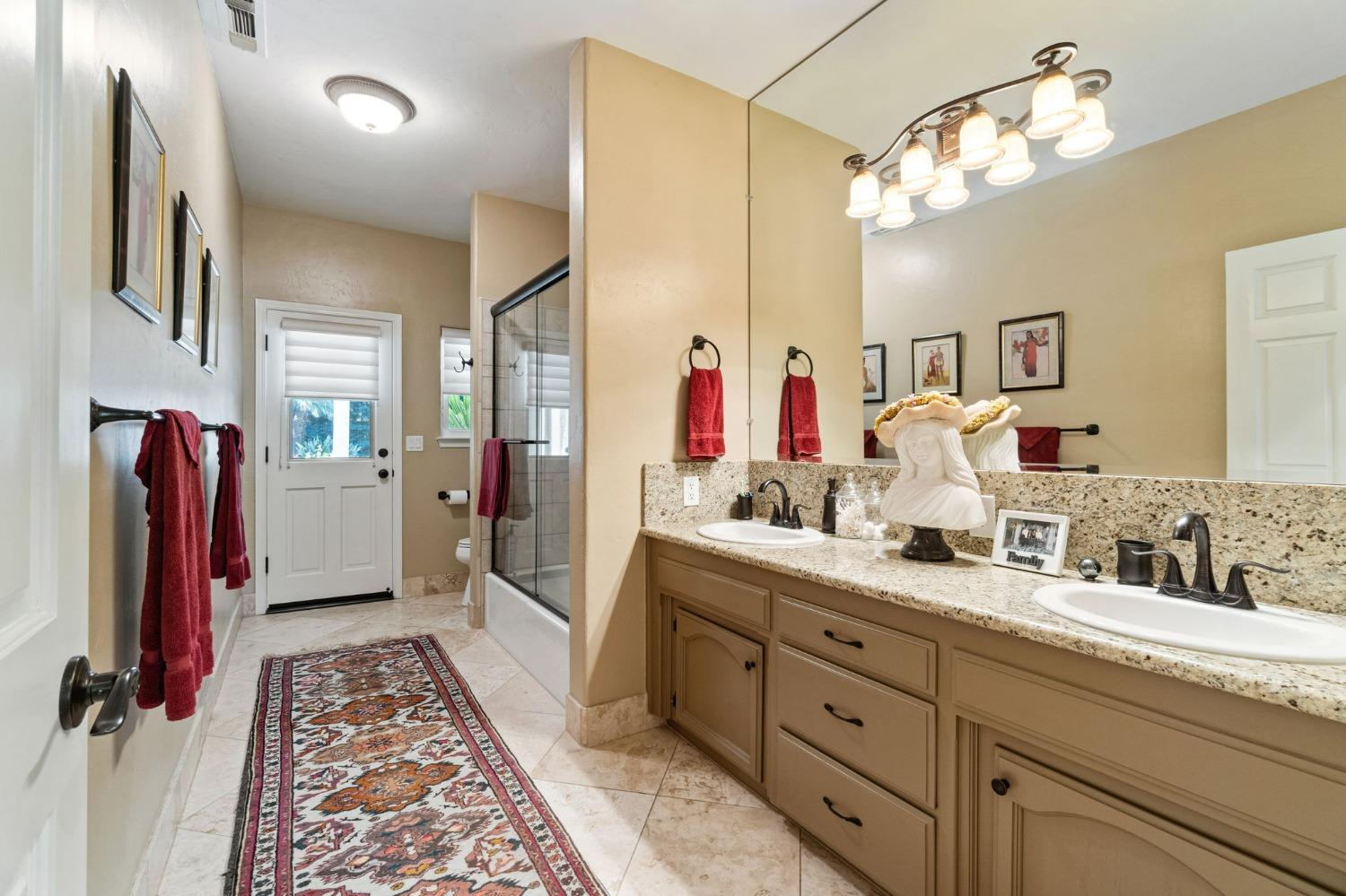 10595 E San Felipe Ave, Clovis, CA 93619