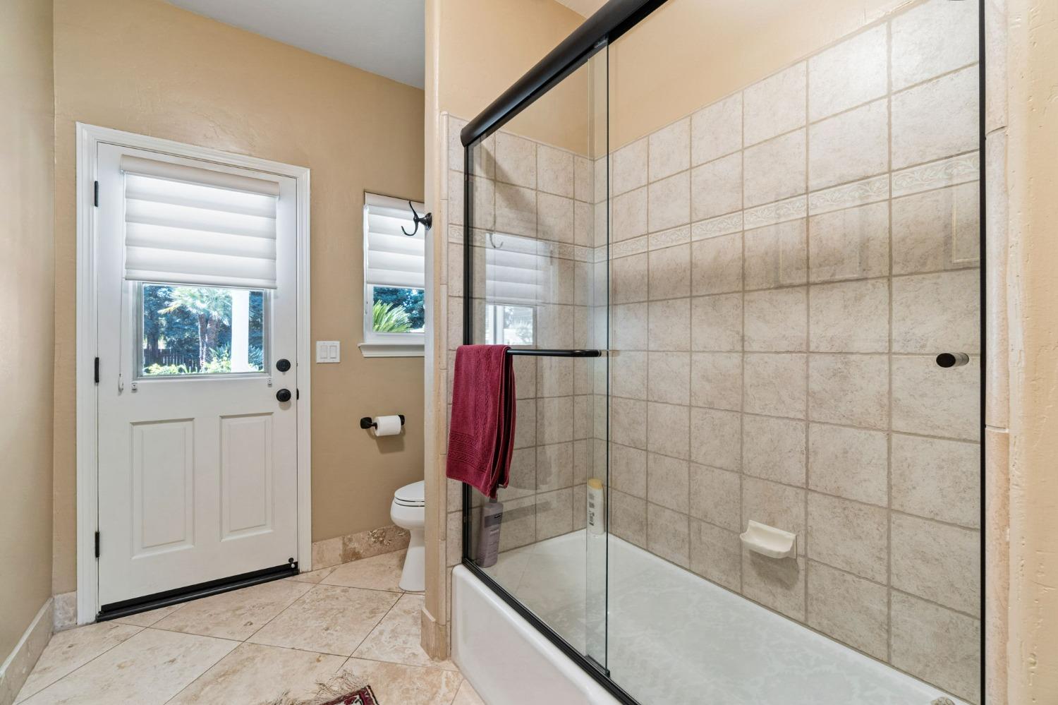 10595 E San Felipe Ave, Clovis, CA 93619