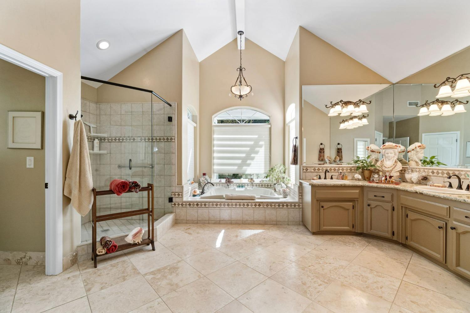 10595 E San Felipe Ave, Clovis, CA 93619