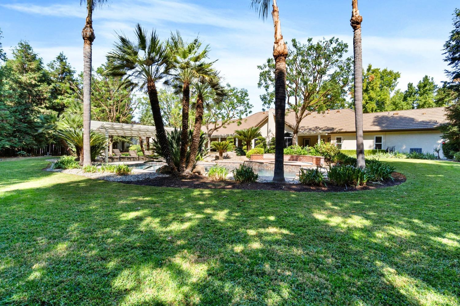 10595 E San Felipe Ave, Clovis, CA 93619