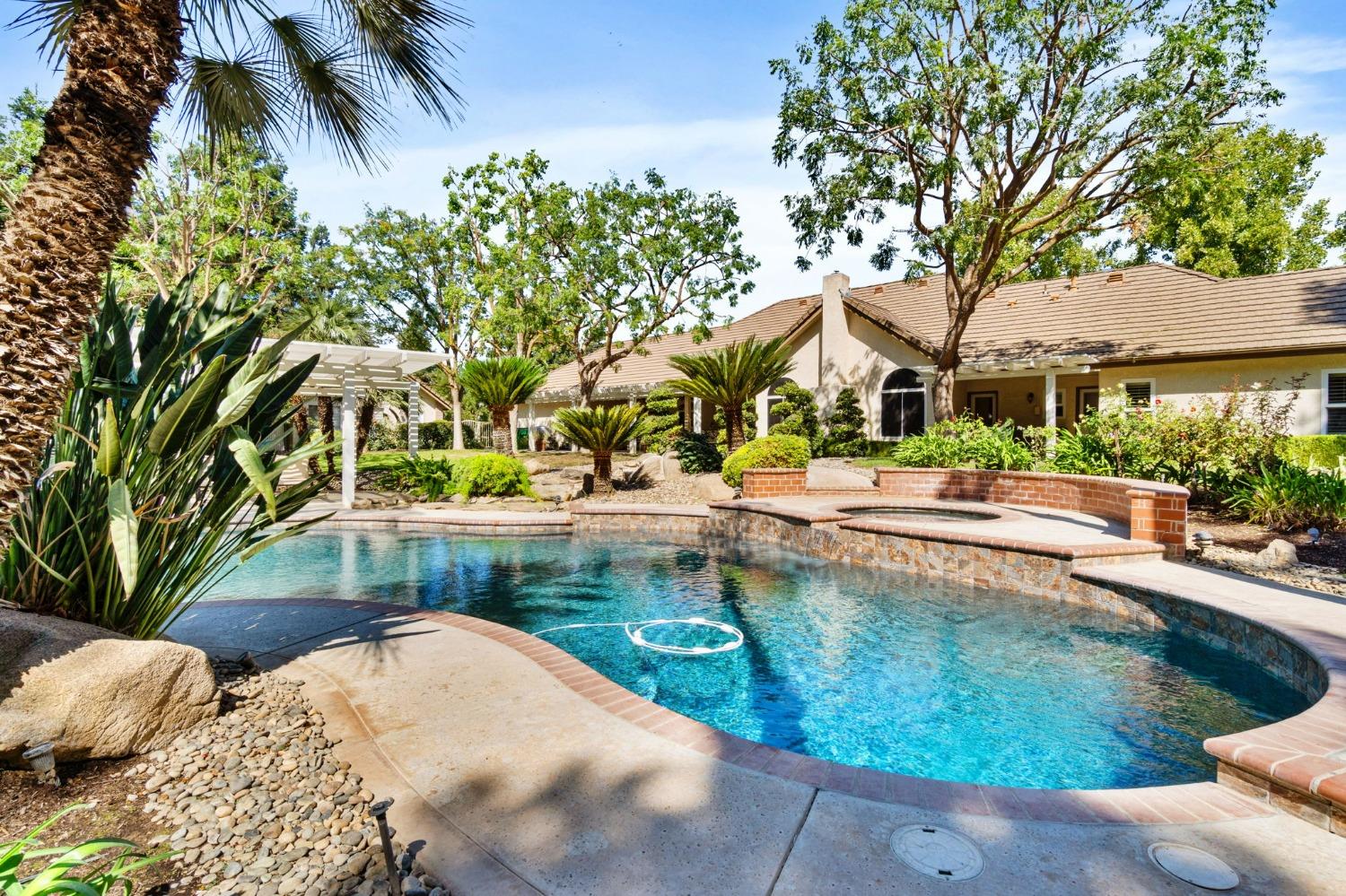 10595 E San Felipe Ave, Clovis, CA 93619