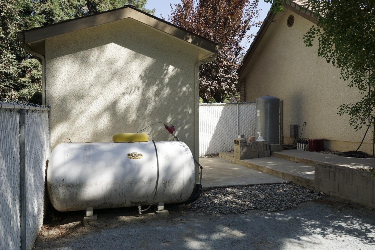 10595 E San Felipe Ave, Clovis, CA 93619