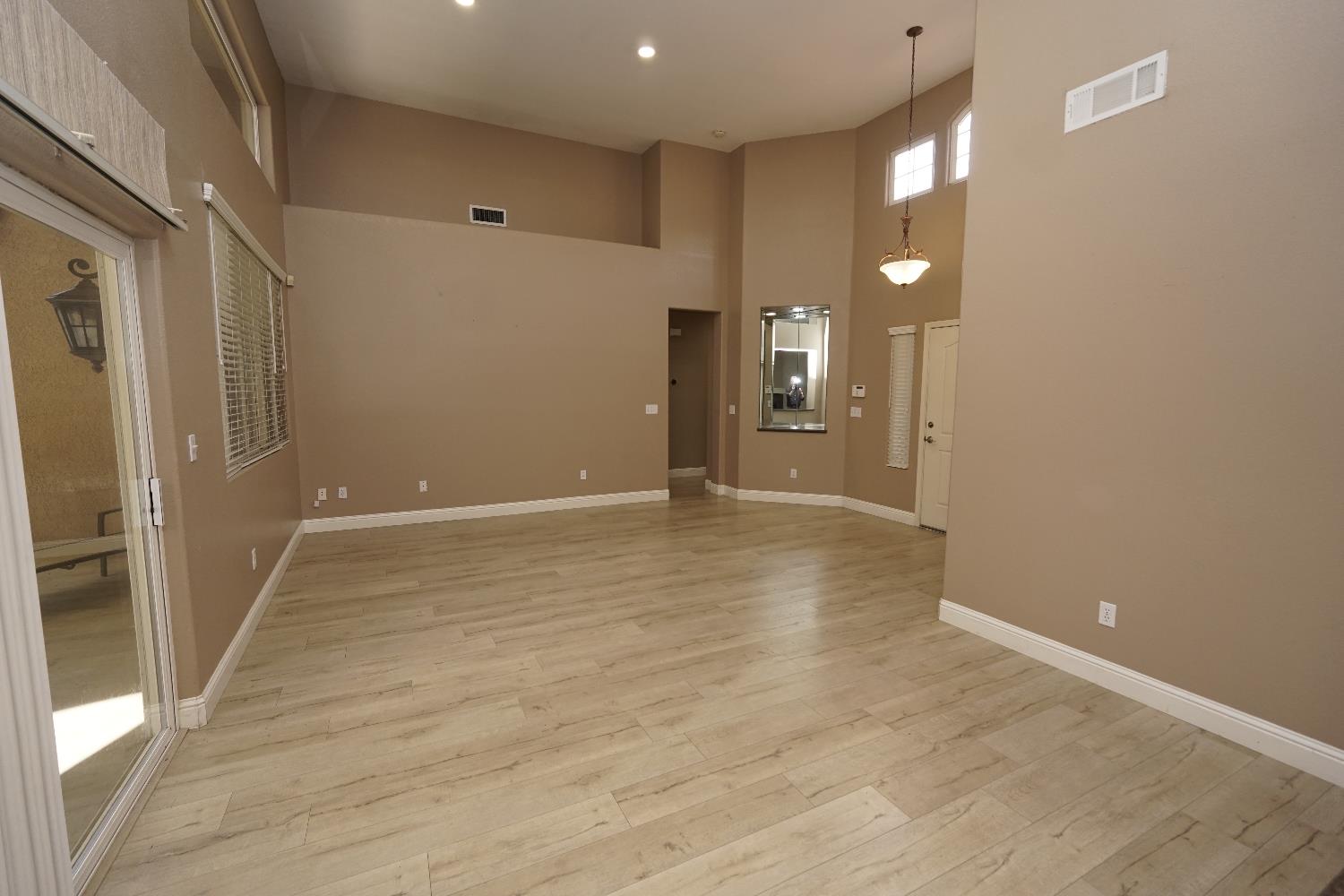 5919 W Chennault Ave, Fresno, CA 93722