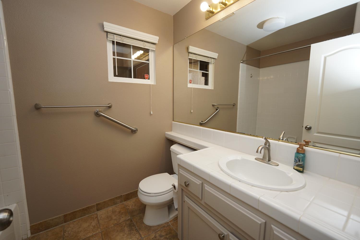 5919 W Chennault Ave, Fresno, CA 93722