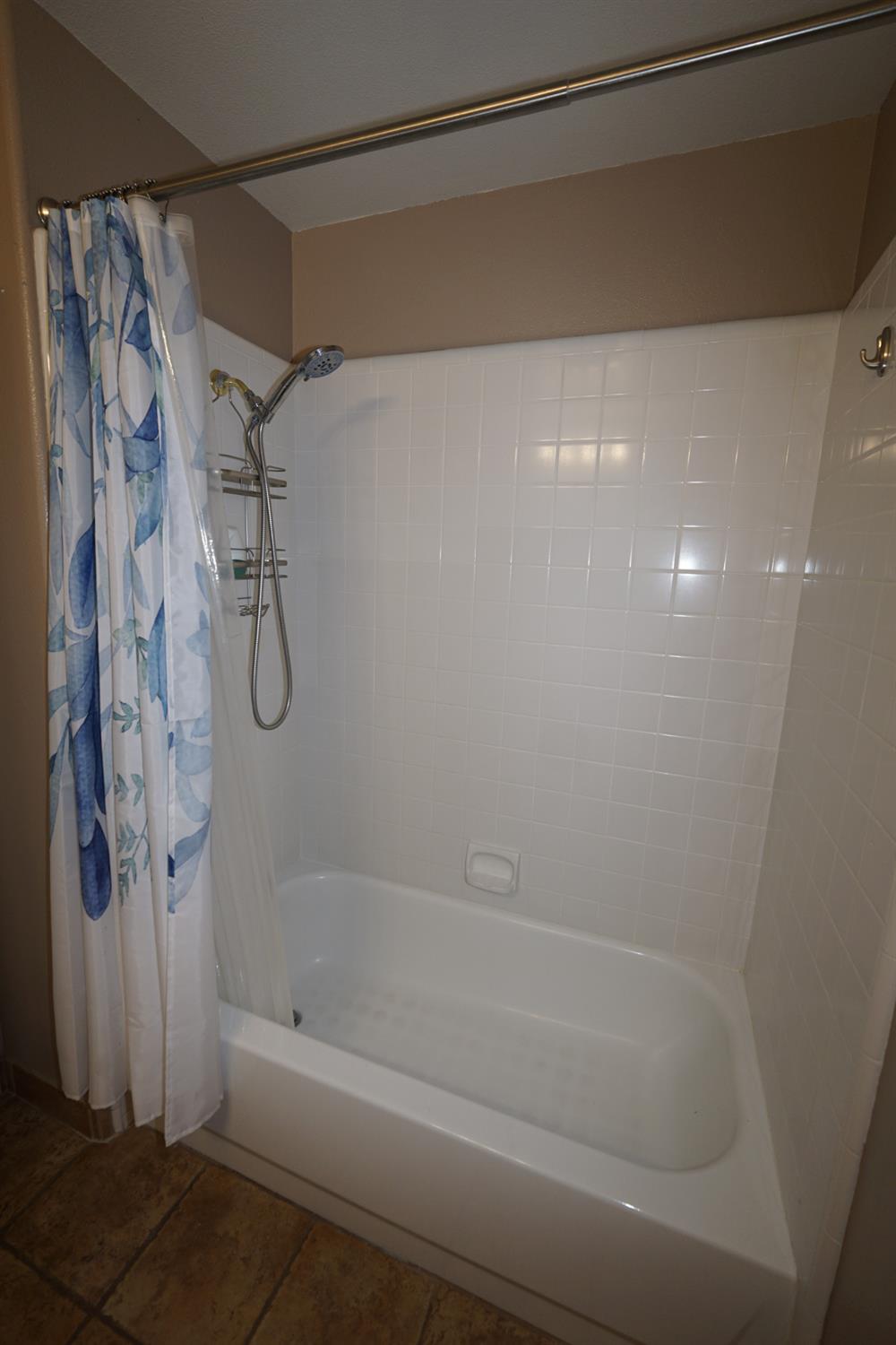 5919 W Chennault Ave, Fresno, CA 93722